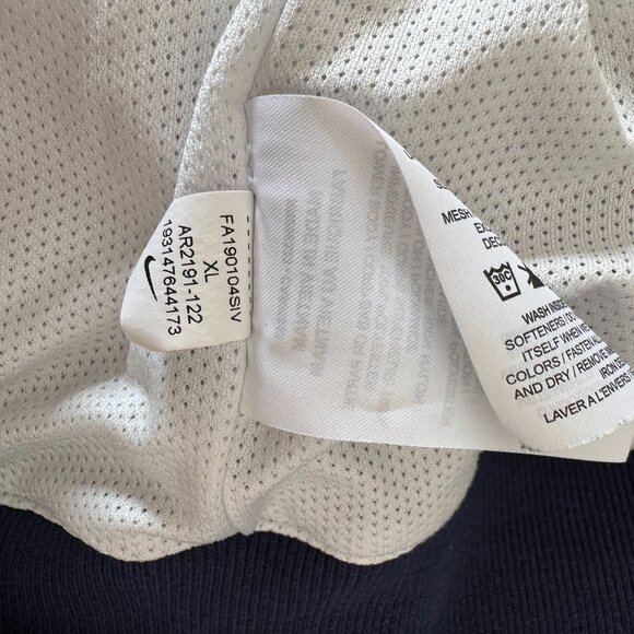 Nike Color-Block Windbreaker Jacket – XL Bold & Lightweight Make a statement in - Picture 4 of 7